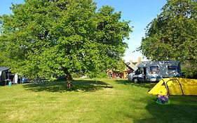 Camping Sous Les Poiriers